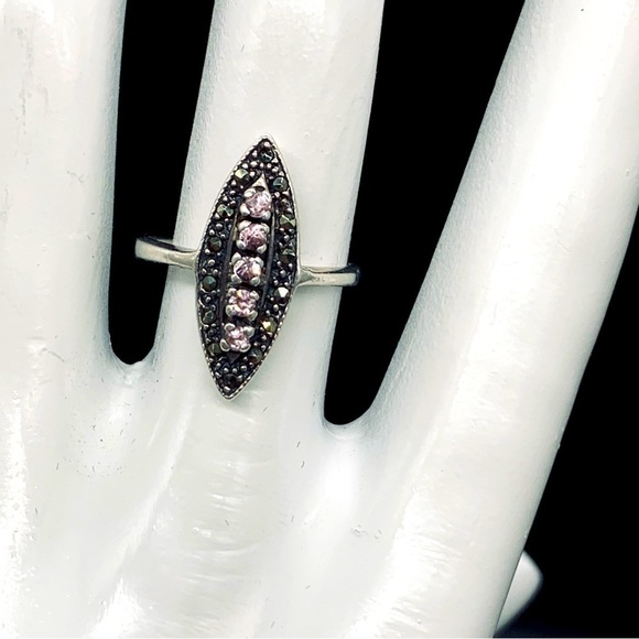 Marcasite and pink stone ring - Picture 1 of 4